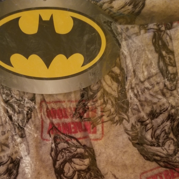 Womens cozy fleece pajama bottoms in red & black Batman foe motif on grey back - Picture 2 of 6